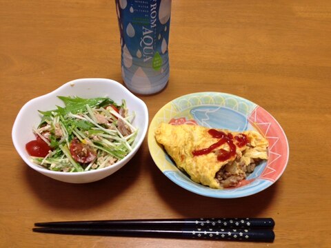 ひき肉オムライスと水菜サラダ